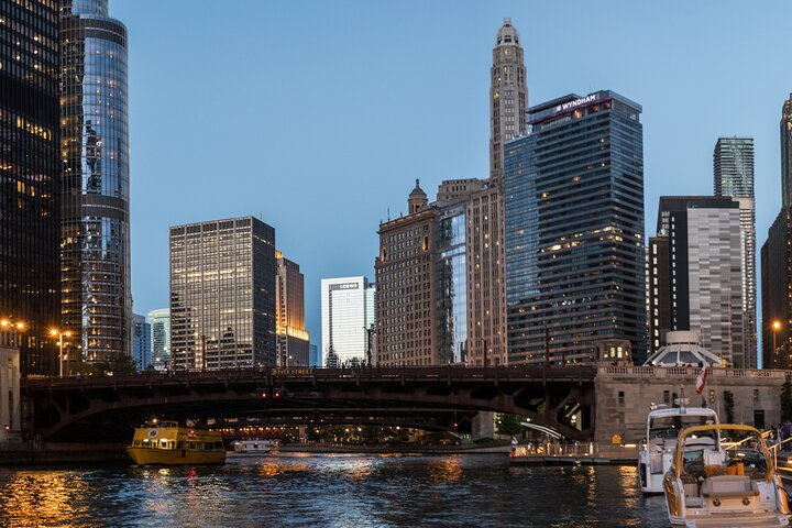 Chicago Must-See Bike Tour with Iconic Photo Ops